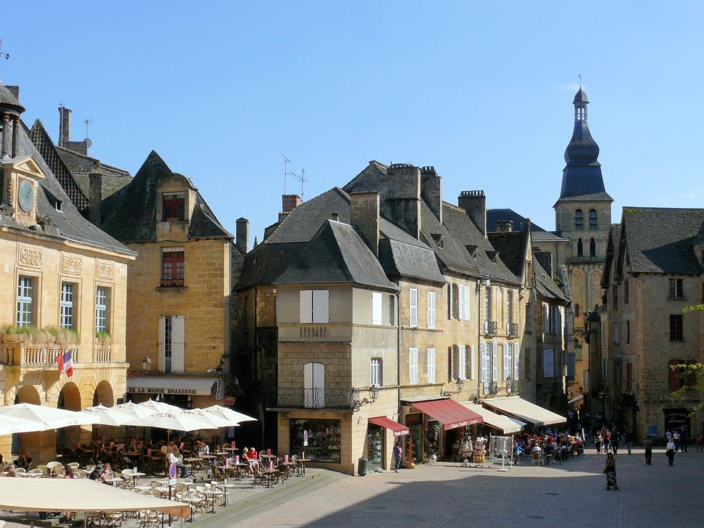 Charming Gite With Pool In Vezac Beynac-et-Cazenac Bagian luar foto